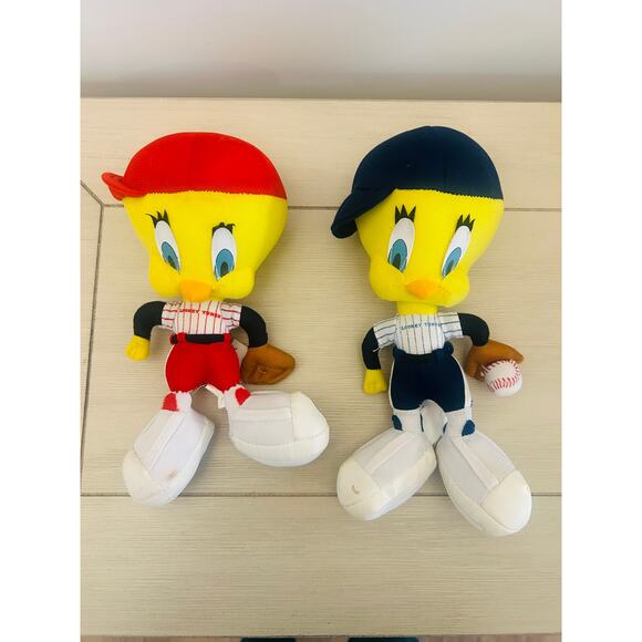 Vintage 1998 Looney Tunes Tweety Bird Baseball Plushie Red Blue 9" Stuffed Toy - Picture 8 of 8